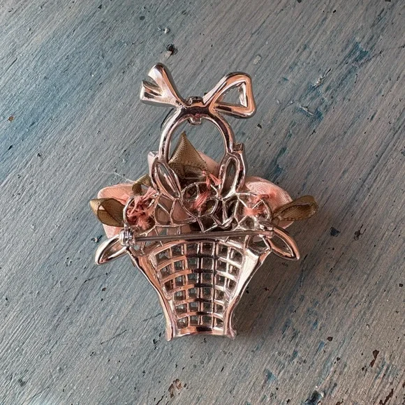Gorgeous vintage silver basket brooch w/pink satin ribbon flowers & rhinestones - Picture 2 of 9